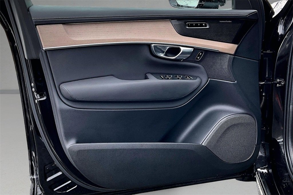Certified 2026 Volvo XC90 B6 Plus w/ Protection Package Premier image 20