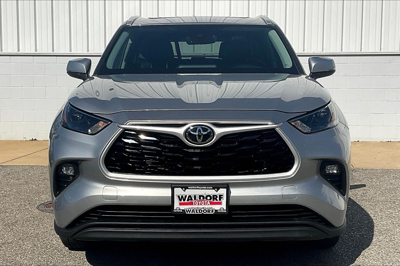 Used 2022 Toyota Highlander XLE FWD image 3