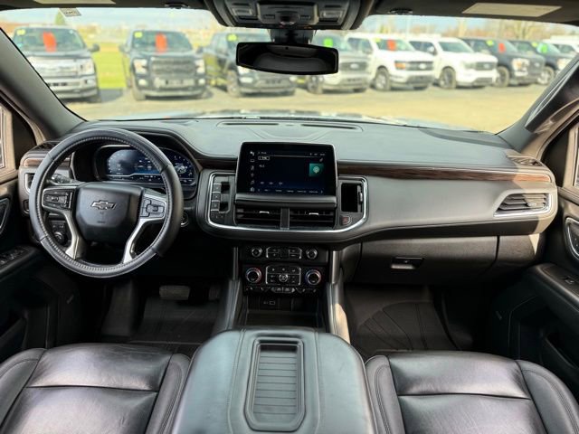 Used 2022 Chevrolet Tahoe Z71 w/ Luxury Package AWD/4WD image 2