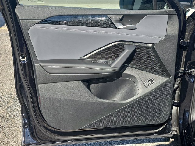 New 2026 Volkswagen Tiguan SE FWD image 13