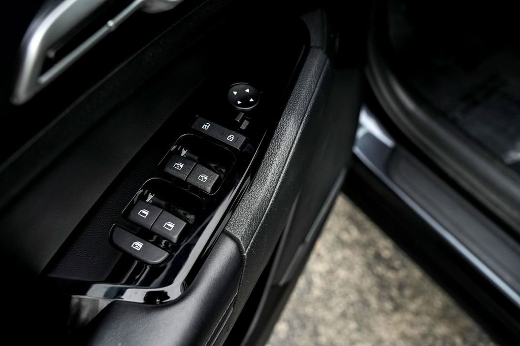 Used 2023 Kia Sportage EX image 25