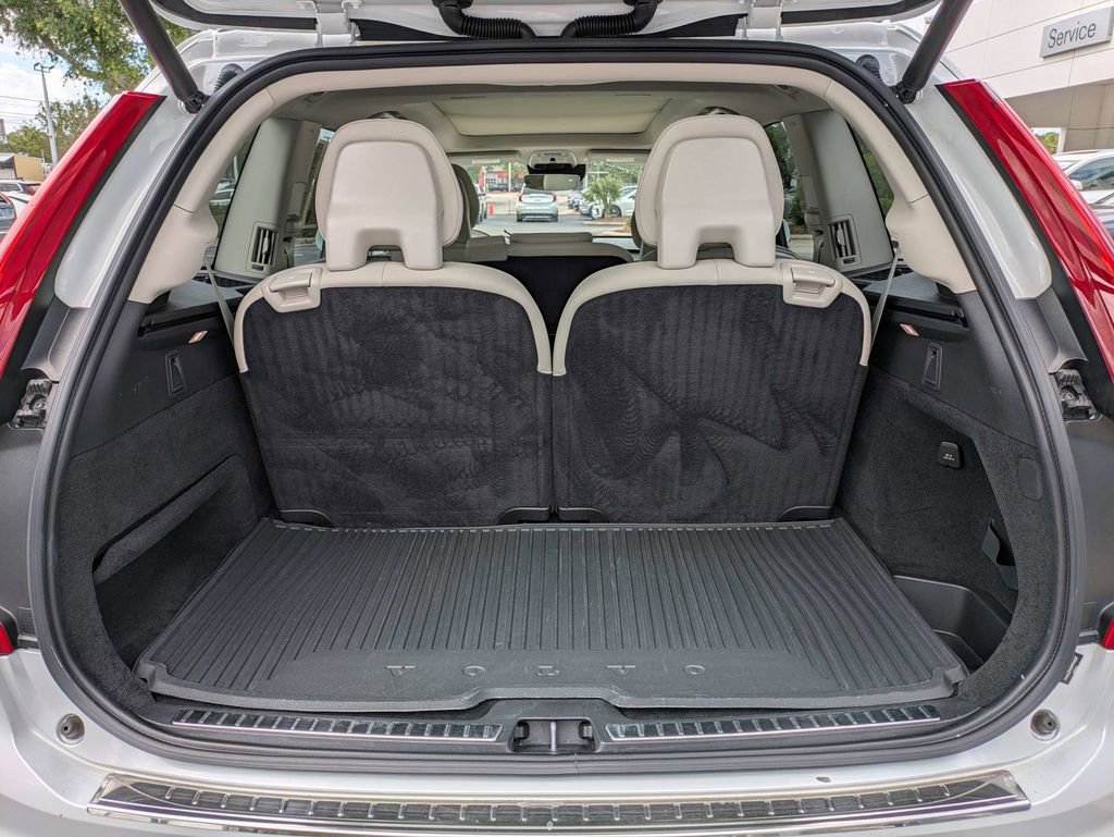 Used 2021 Volvo XC90 T6 Momentum w/ Climate Package AWD/4WD image 13