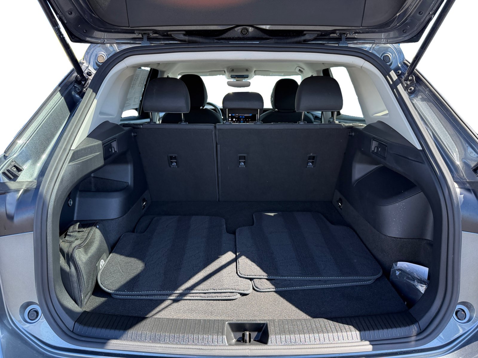 Certified 2025 Volkswagen Tiguan S FWD image 17