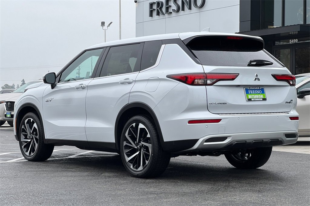 New 2025 Mitsubishi Outlander SE image 7