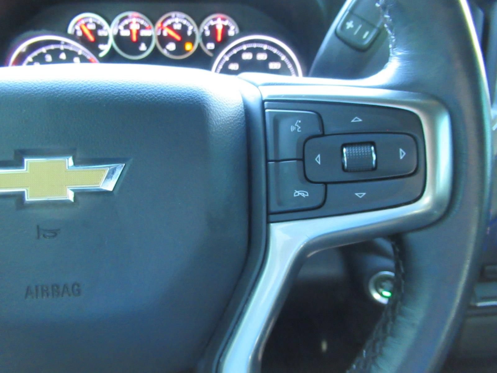 Used 2022 Chevrolet Silverado 1500 LT AWD/4WD image 25