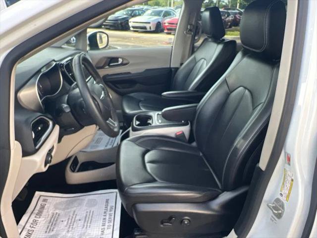 Certified 2023 Chrysler Pacifica Touring-L FWD image 45