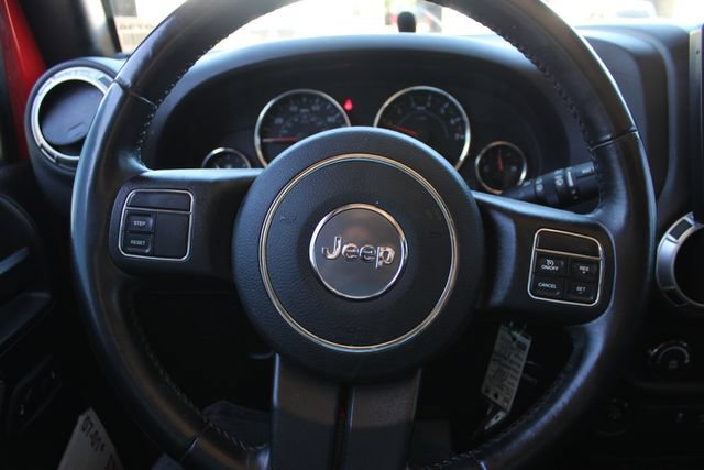 Used 2018 Jeep Wrangler Unlimited Sahara AWD/4WD image 8