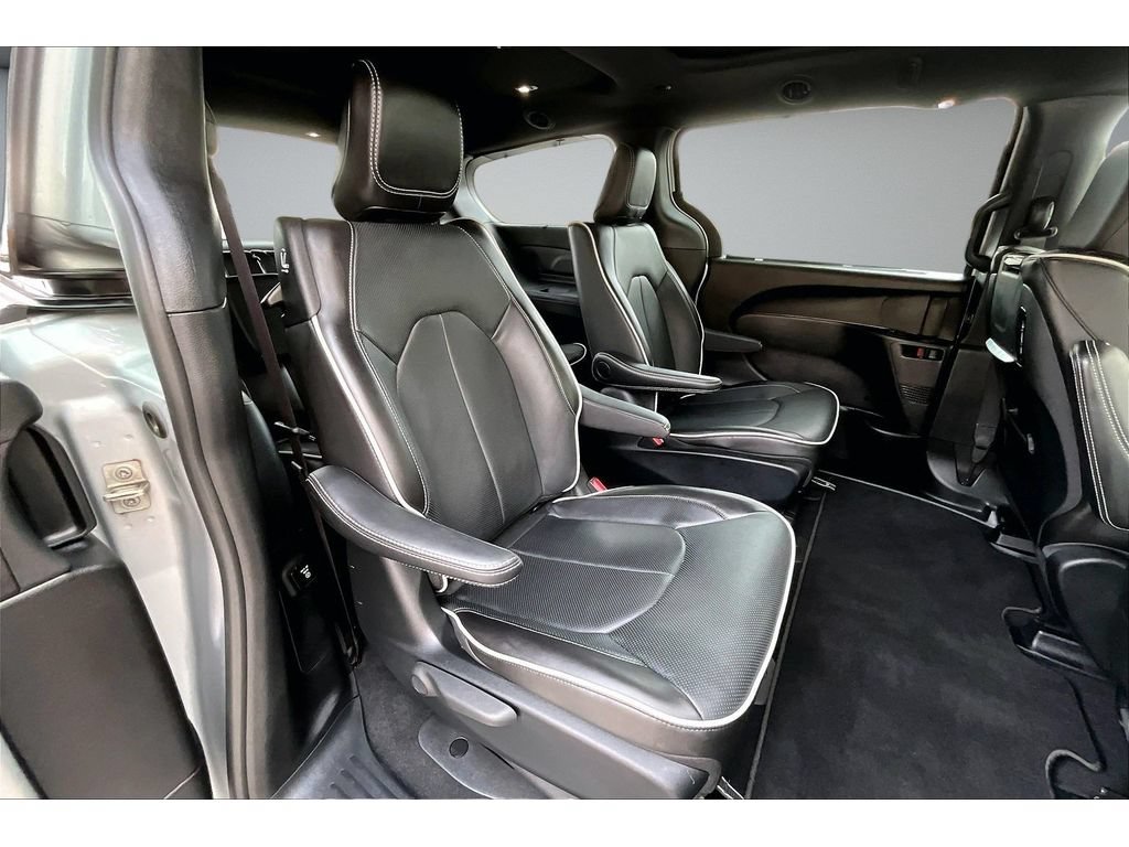 Used 2026 Chrysler Pacifica Premium FWD image 26