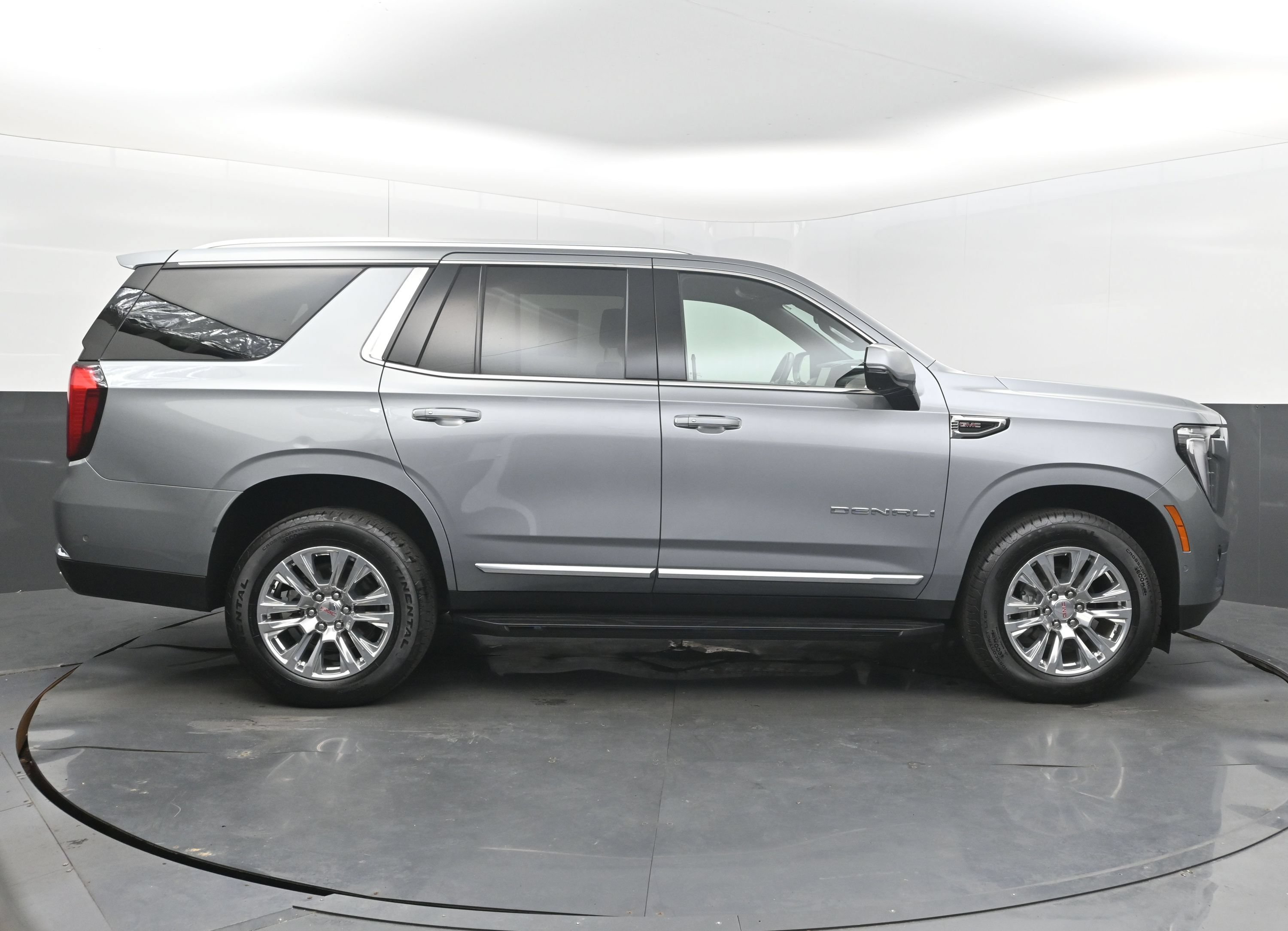 Used 2025 GMC Yukon Denali RWD image 10
