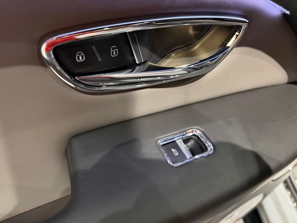 Used 2022 Bentley Bentayga AWD/4WD image 48