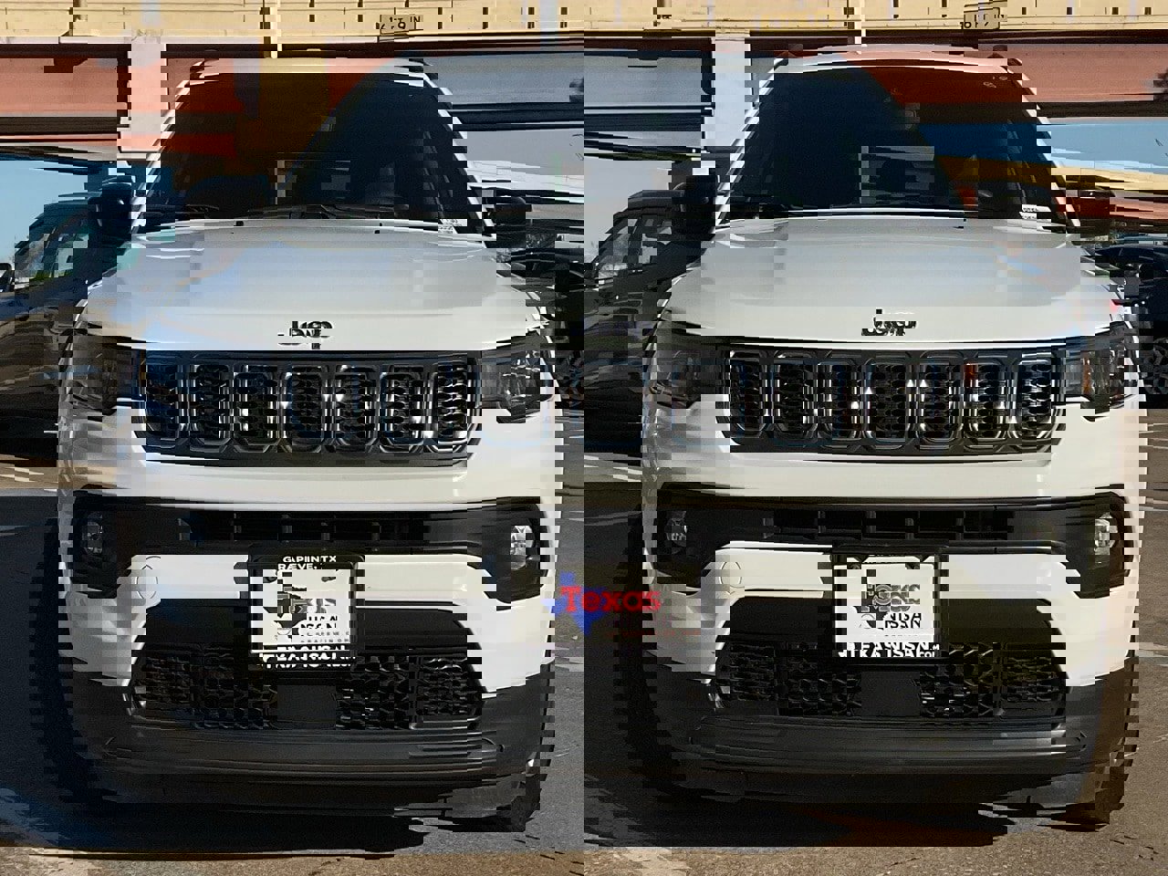 Used 2023 Jeep Compass Latitude image 3