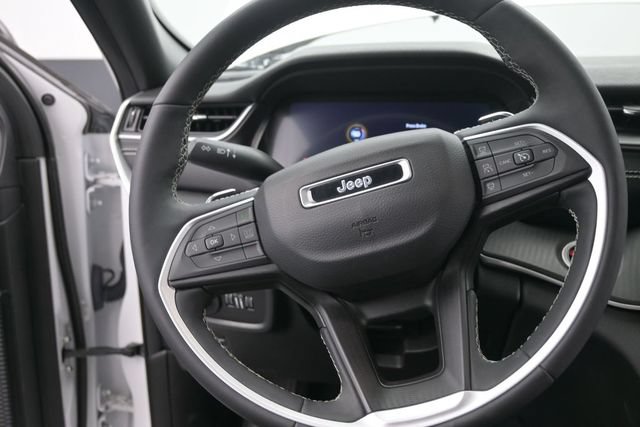 Used 2023 Jeep Grand Cherokee Altitude AWD/4WD image 27