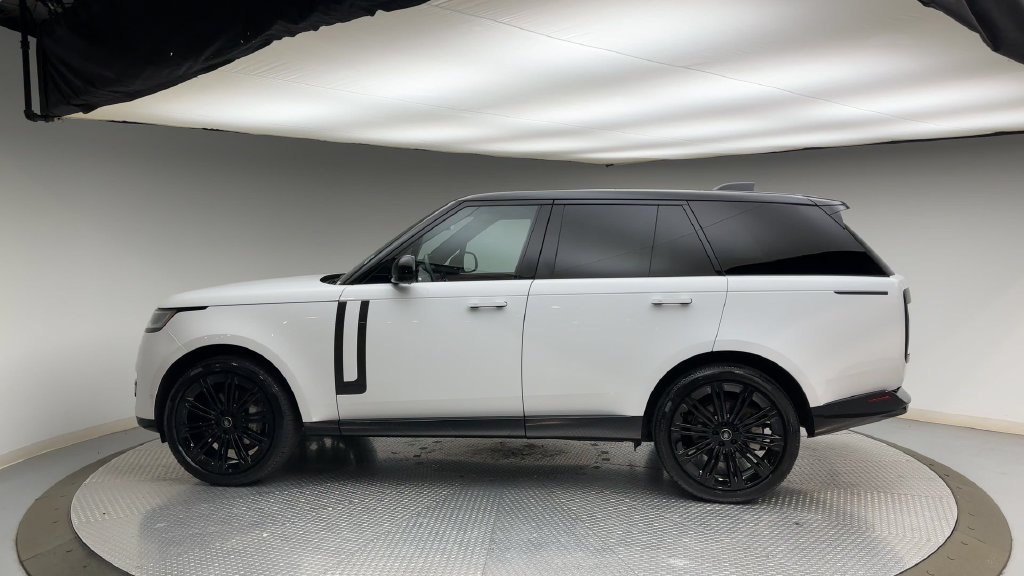 Certified 2025 Land Rover Range Rover SE AWD/4WD image 5