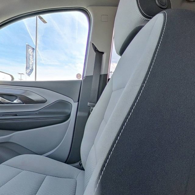 Used 2024 GMC Terrain SLE image 25