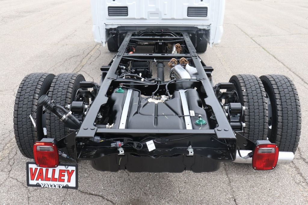 New 2025 Ford F550 4x4 Regular Cab Super Duty image 17