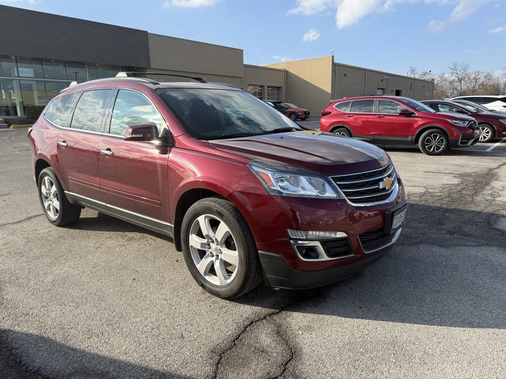 Used 2017 Chevrolet Traverse LT w/ Style and Technology Package image 2