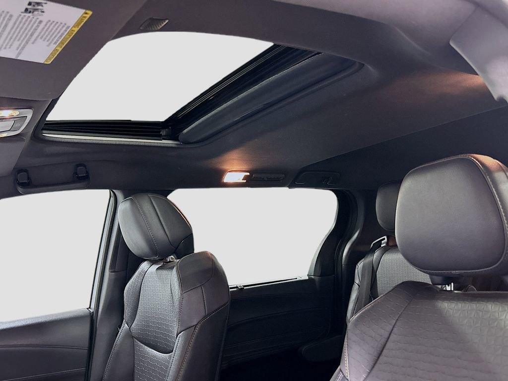 Used 2023 Toyota Sienna XLE Woodland Edition image 21