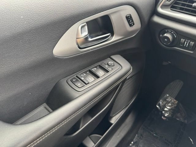 Used 2025 Chrysler Pacifica Limited FWD image 33