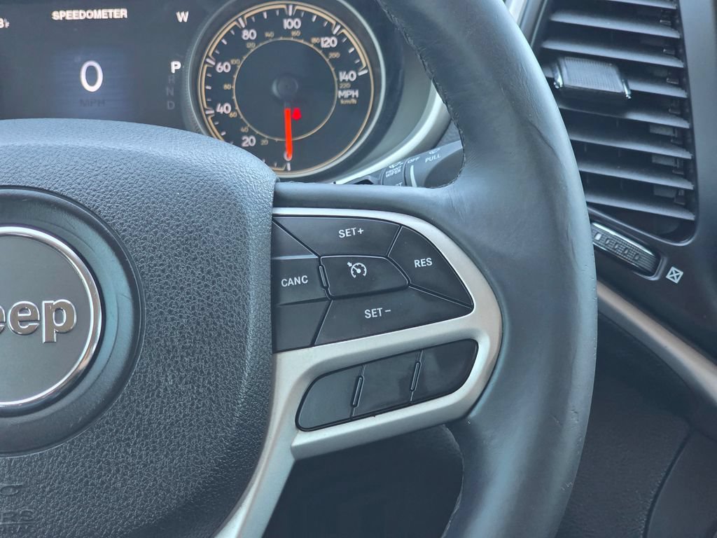 Used 2018 Jeep Cherokee Trailhawk AWD/4WD image 18