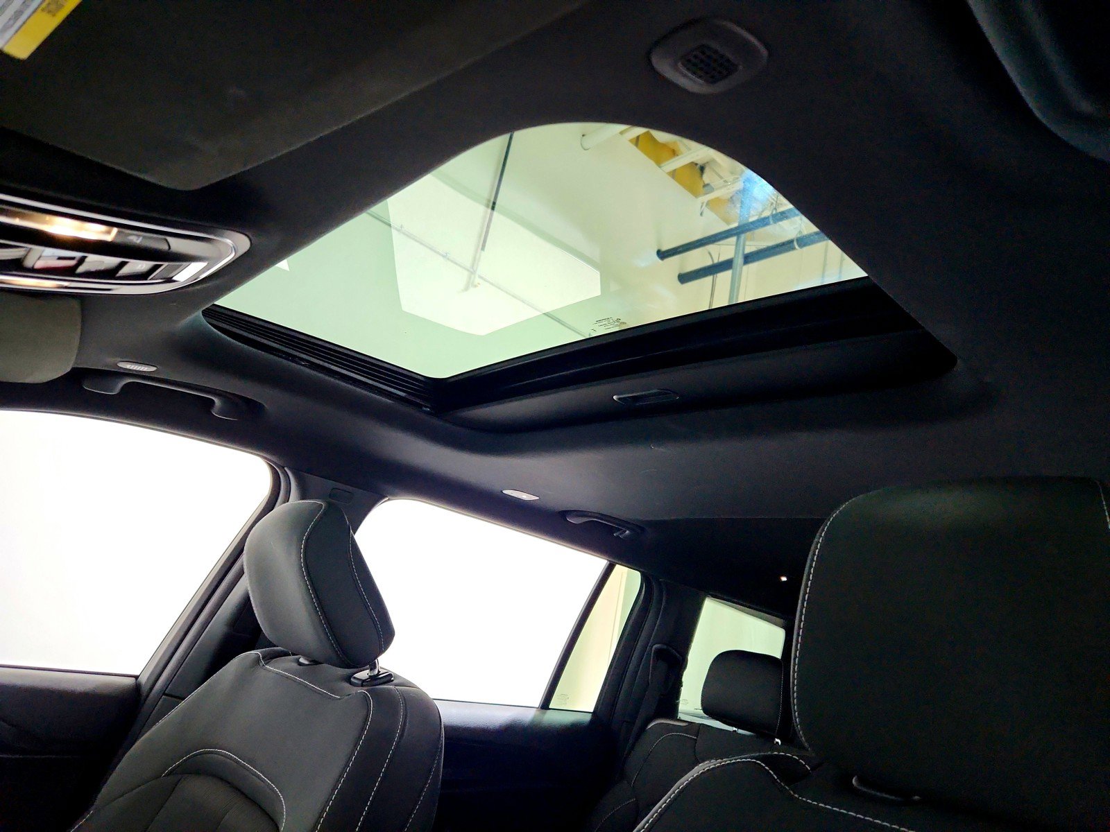 Used 2025 Jeep Grand Cherokee L Laredo w/ Luxury Tech Group I image 17