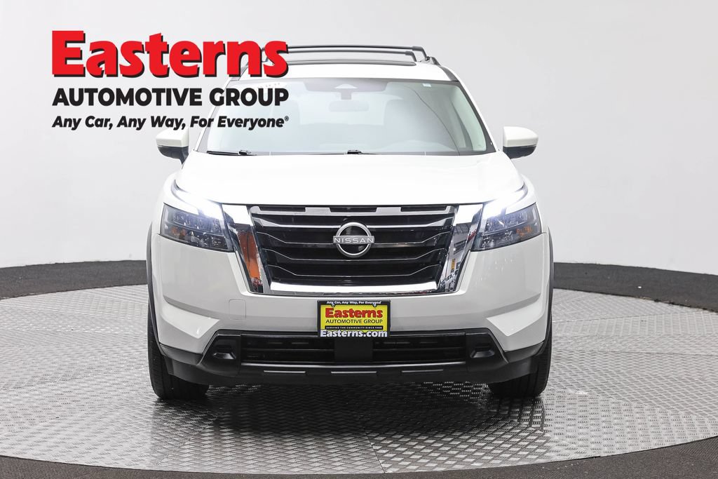 Used 2024 Nissan Pathfinder SV w/ SV Premium Package AWD/4WD image 2