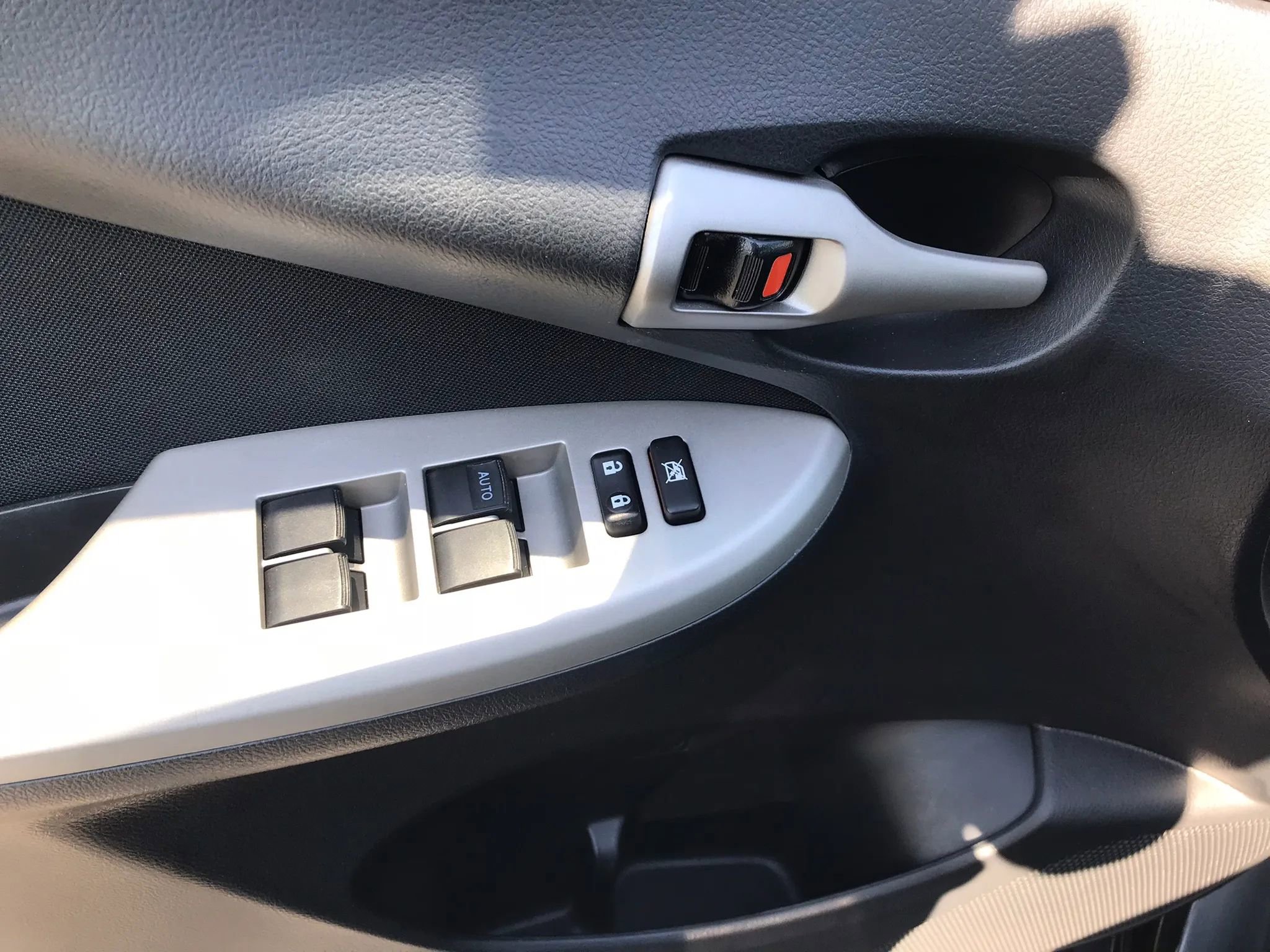 Used 2012 Toyota Corolla S image 12