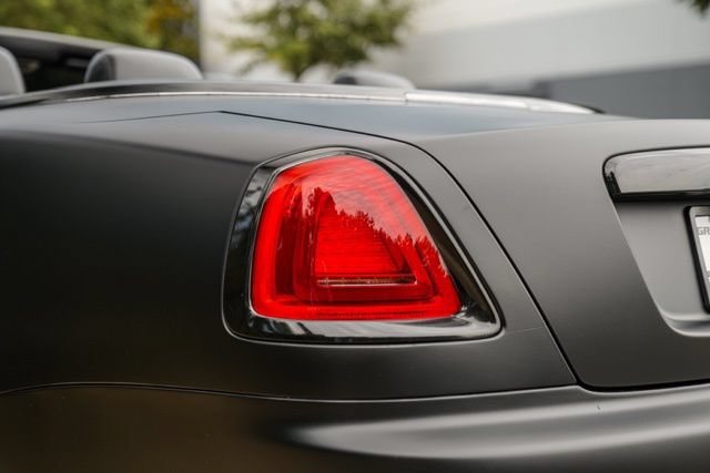 Used 2016 Rolls-Royce Dawn RWD image 24
