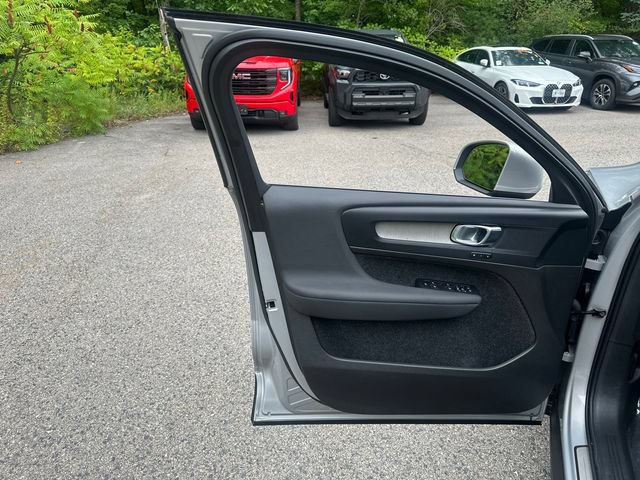 Used 2024 Volvo XC40 B5 Plus AWD/4WD image 24