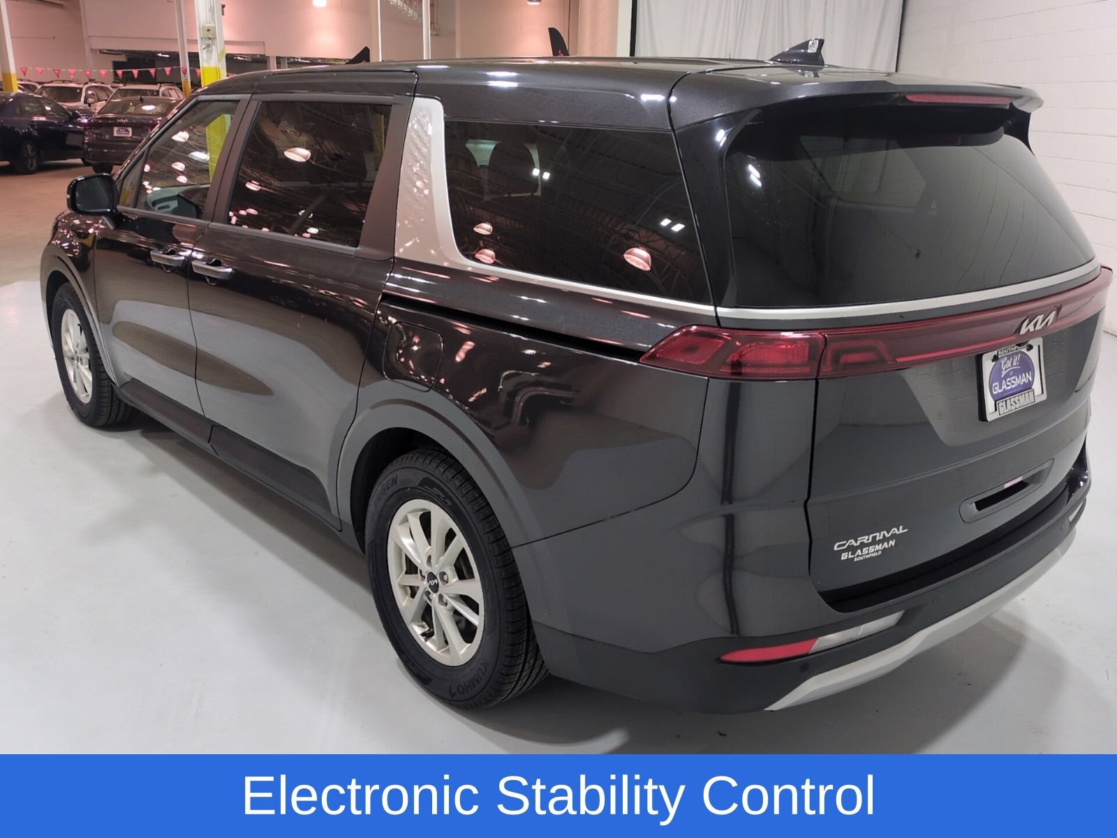 Certified 2024 Kia Carnival LX FWD image 5
