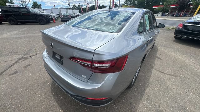 Used 2024 Volkswagen Jetta SE FWD image 5