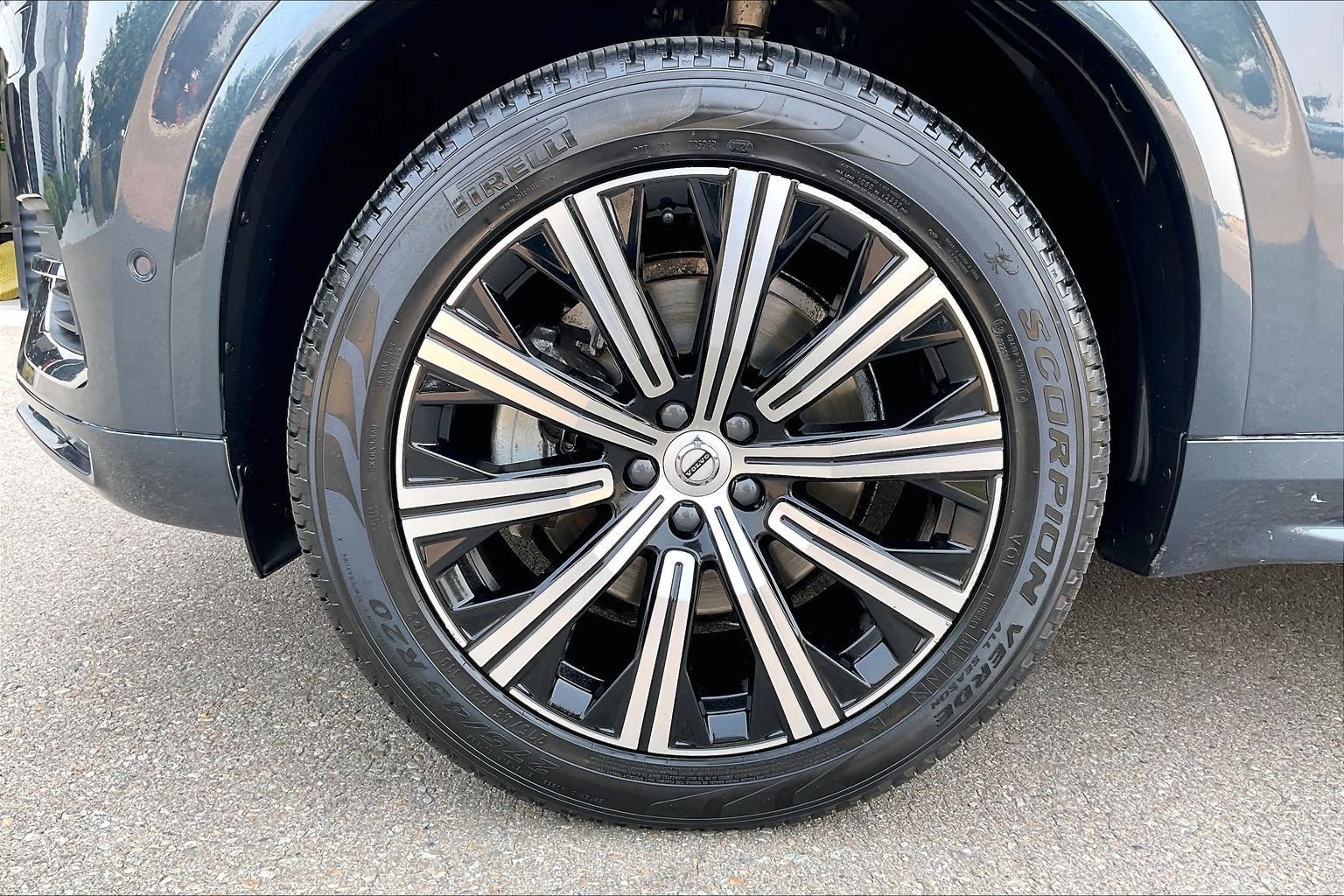 Used 2024 Volvo XC90 B6 Plus AWD/4WD image 28