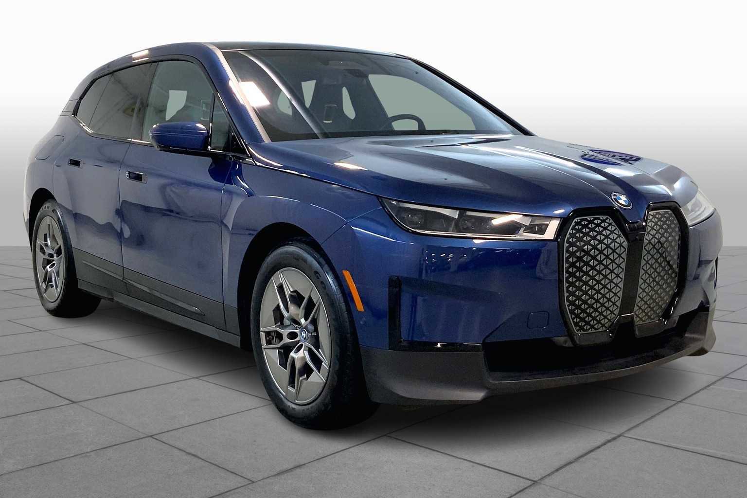 Used 2022 BMW iX xDrive50 w/ Convenience Package image 3