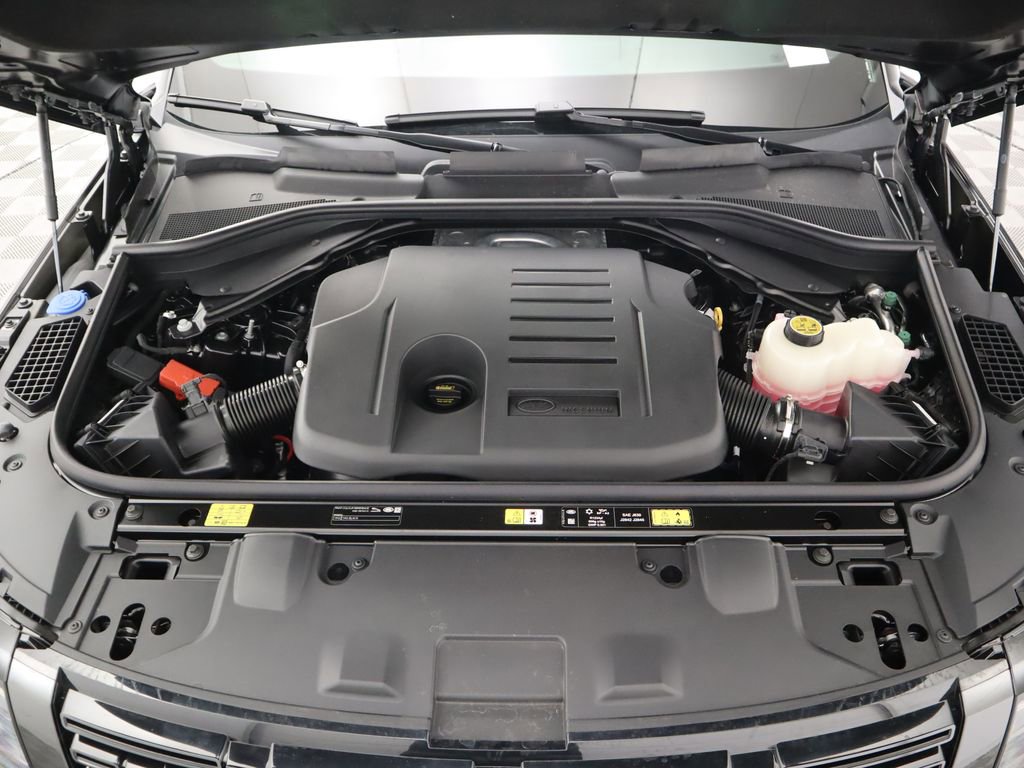 New 2026 Land Rover Range Rover SE image 30