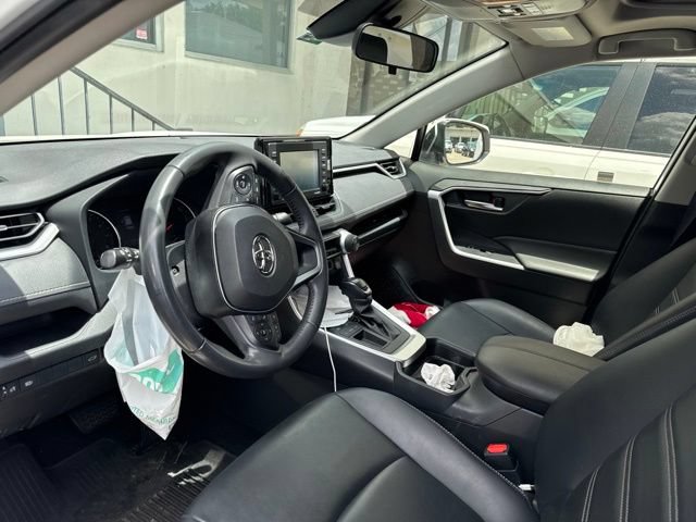 Used 2020 Toyota RAV4 XLE Premium FWD image 29