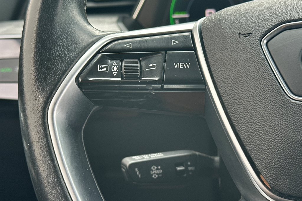 Used 2022 Audi e-tron Premium AWD/4WD image 28