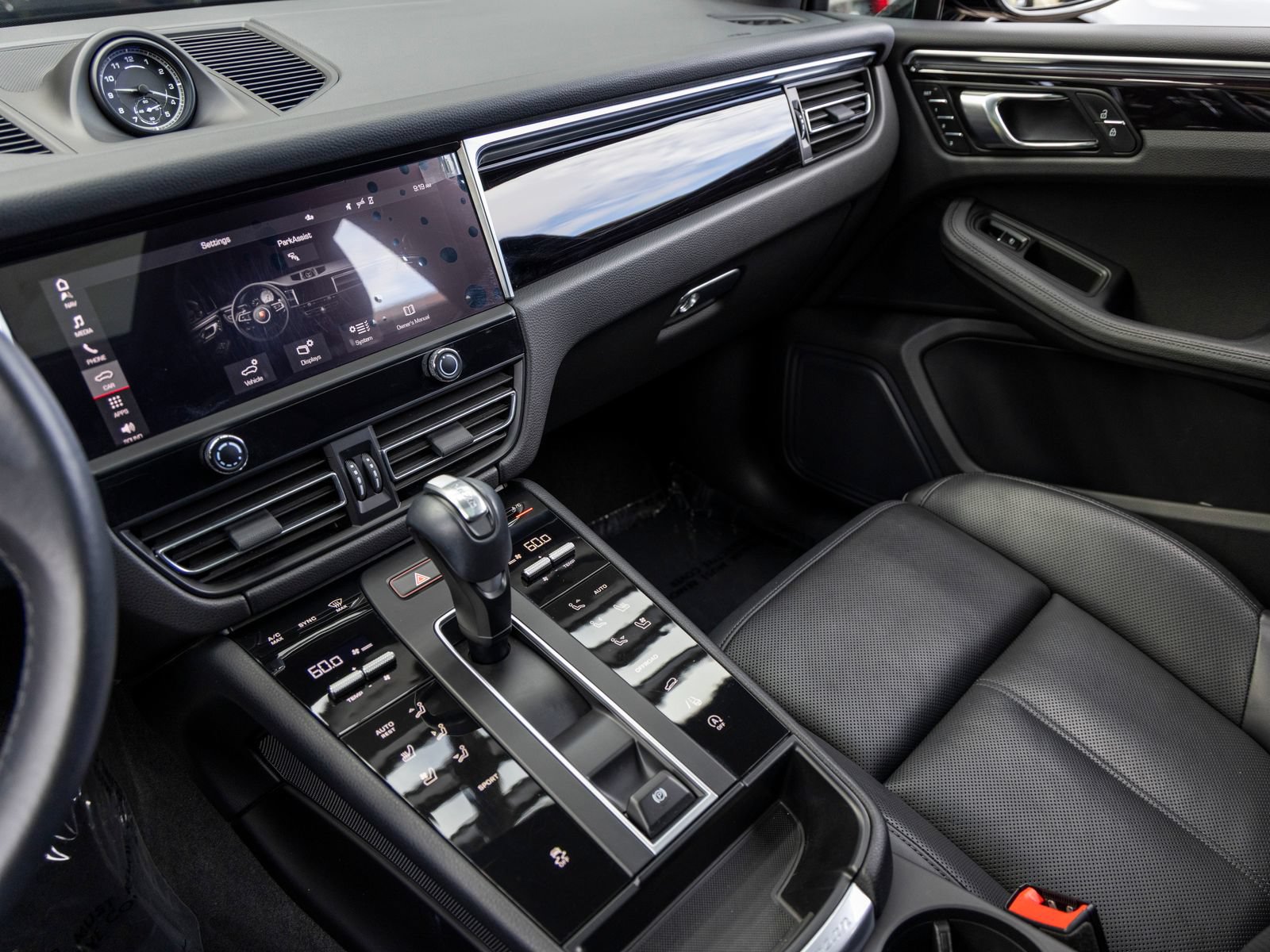 Certified 2023 Porsche Macan AWD/4WD image 47