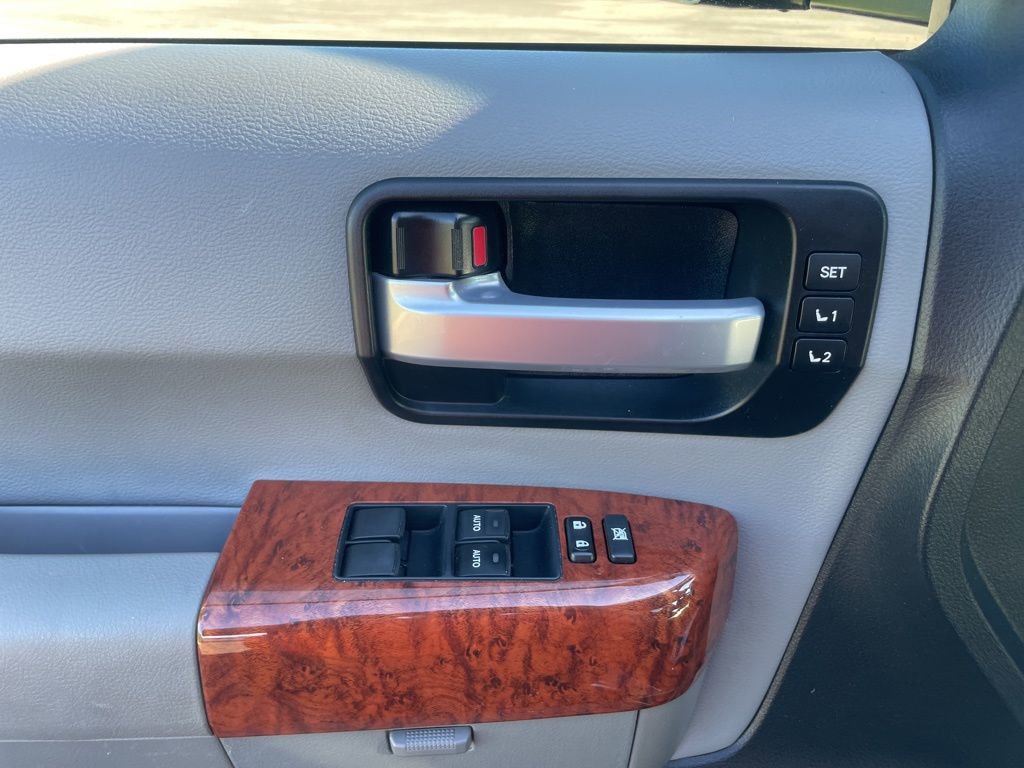 Used 2020 Toyota Sequoia Platinum AWD/4WD image 19