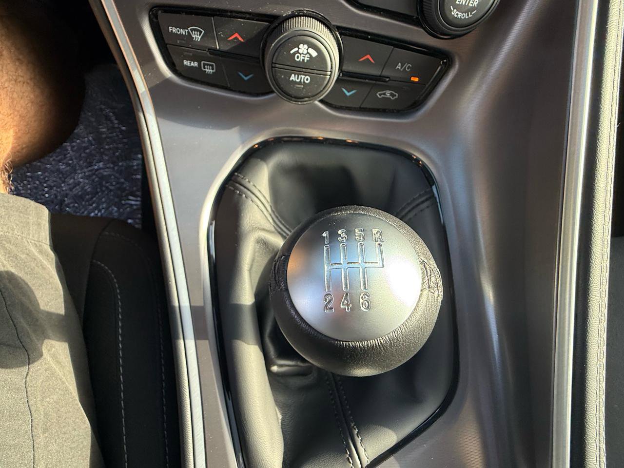 Used 2022 Dodge Challenger R/T Scat Pack w/ Shaker Package image 27