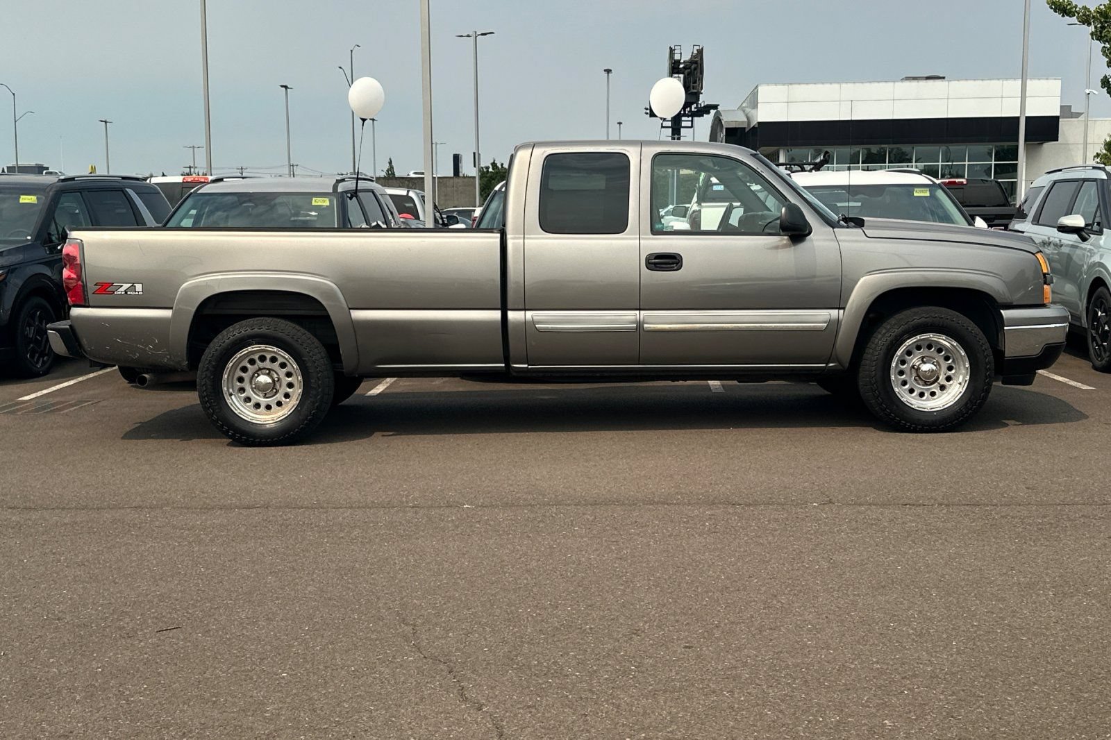 Used 2006 Chevrolet Silverado 1500 LT w/ Light Duty Power Package AWD/4WD image 3