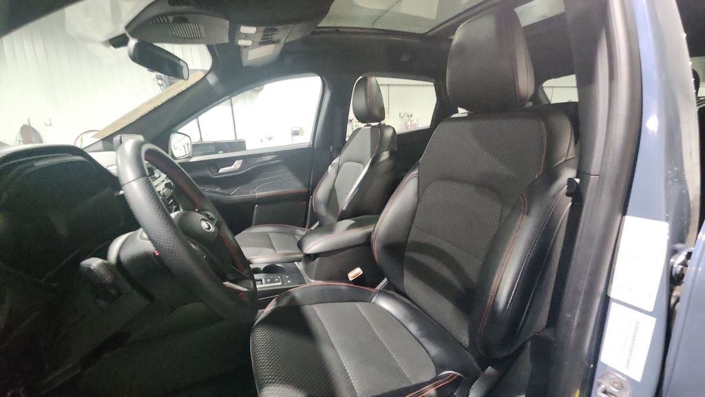 Used 2024 Ford Escape ST-Line Select w/ Class II Trailer Tow Package image 15