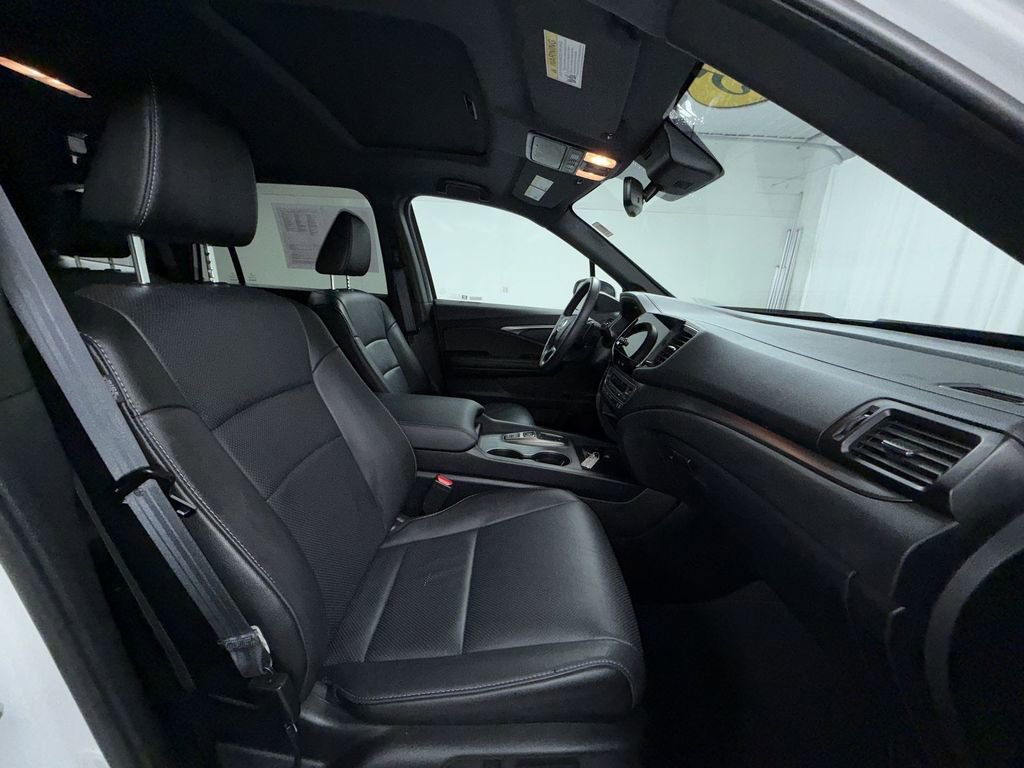 Used 2025 Honda Passport EX-L image 13