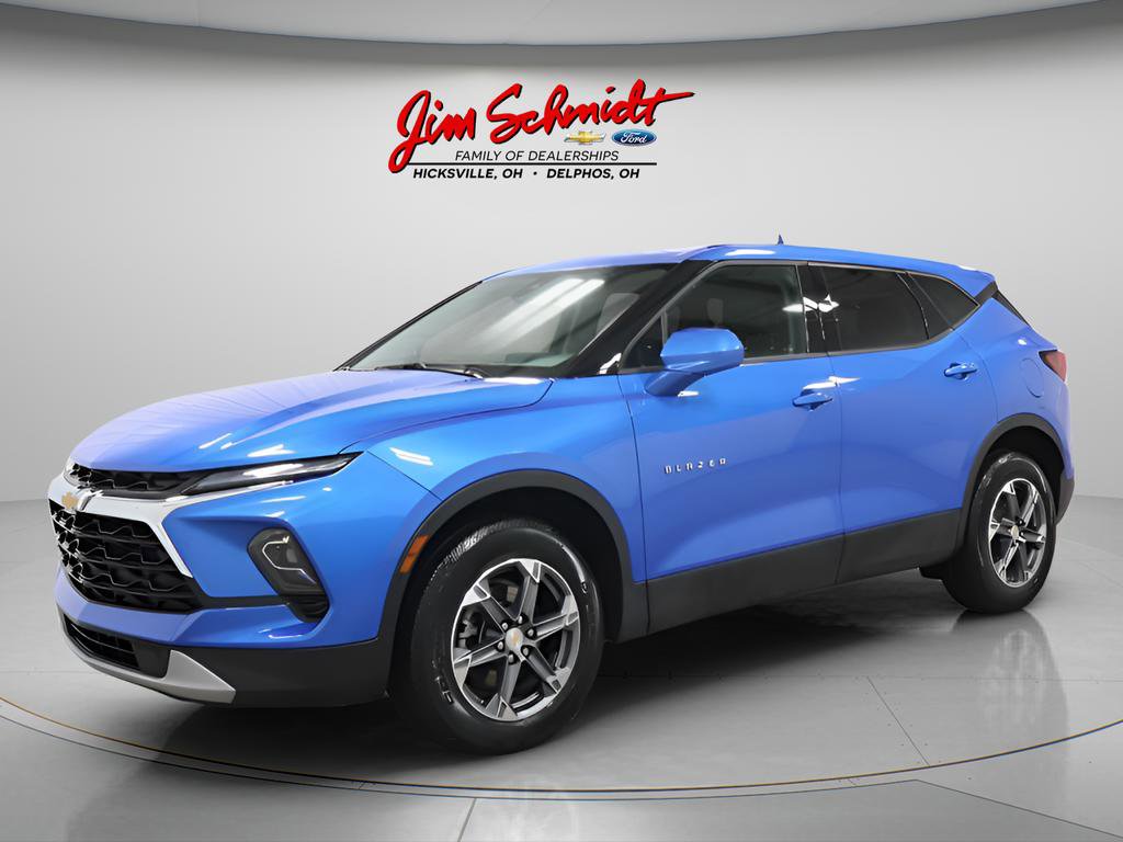 Used 2025 Chevrolet Blazer LT image 2