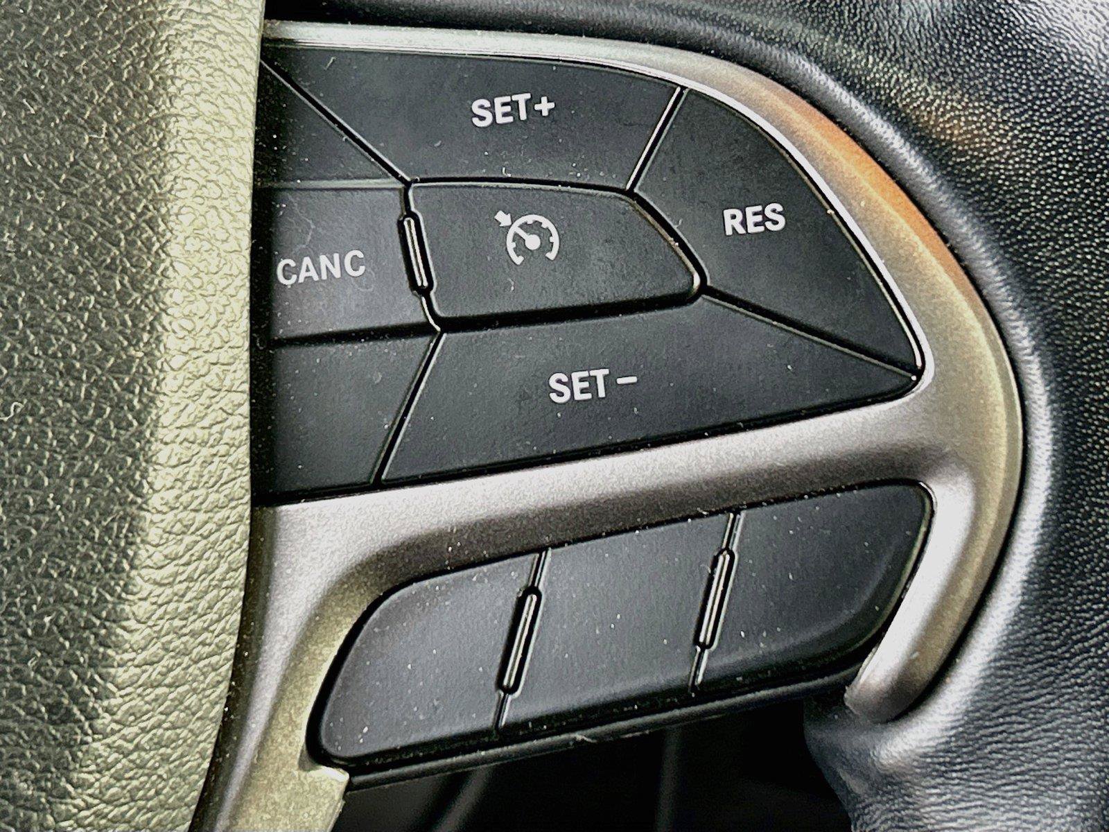 Used 2020 Jeep Grand Cherokee Limited w/ Luxury Group II RWD image 37