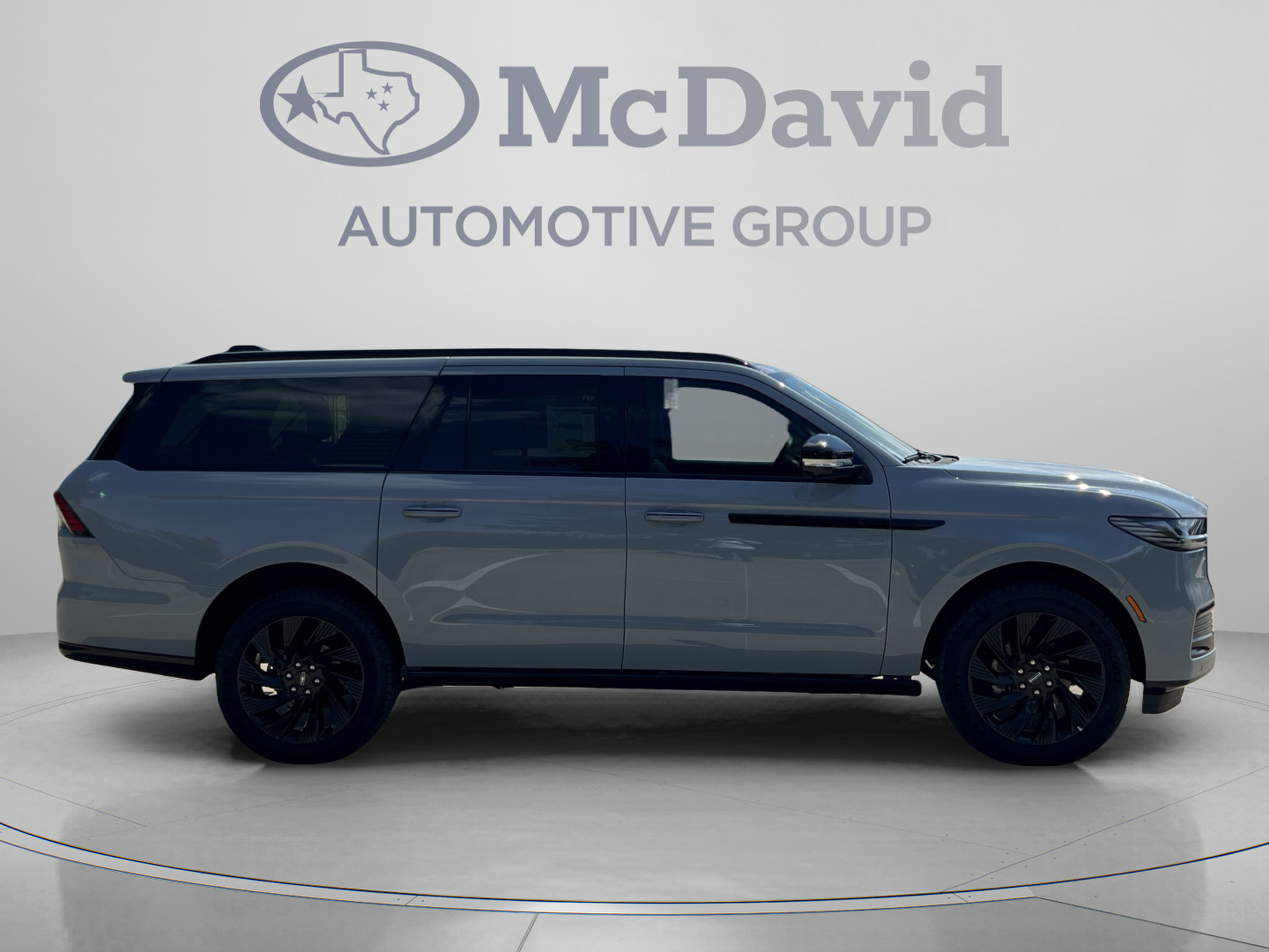 New 2026 Lincoln Navigator L Reserve w/ Jet Appearance Package AWD/4WD image 7