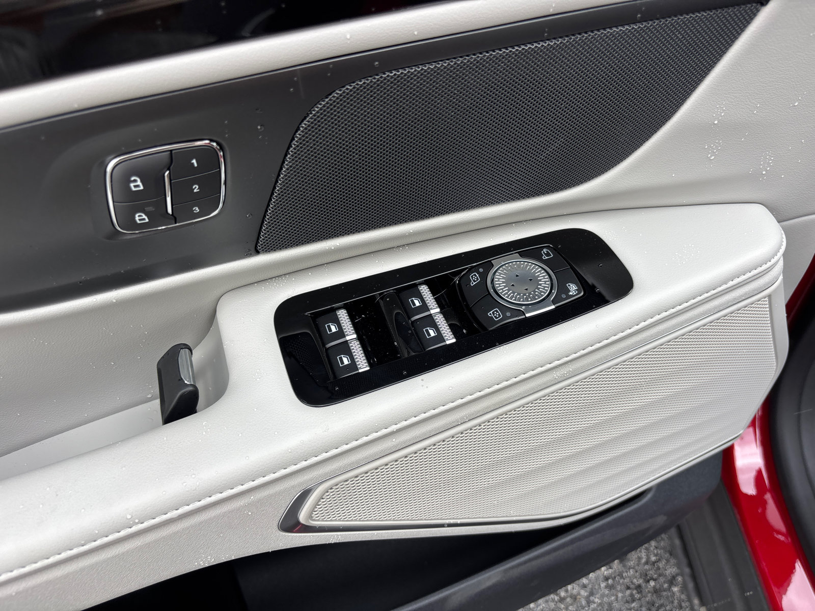 New 2026 Lincoln Nautilus Premier AWD/4WD image 13