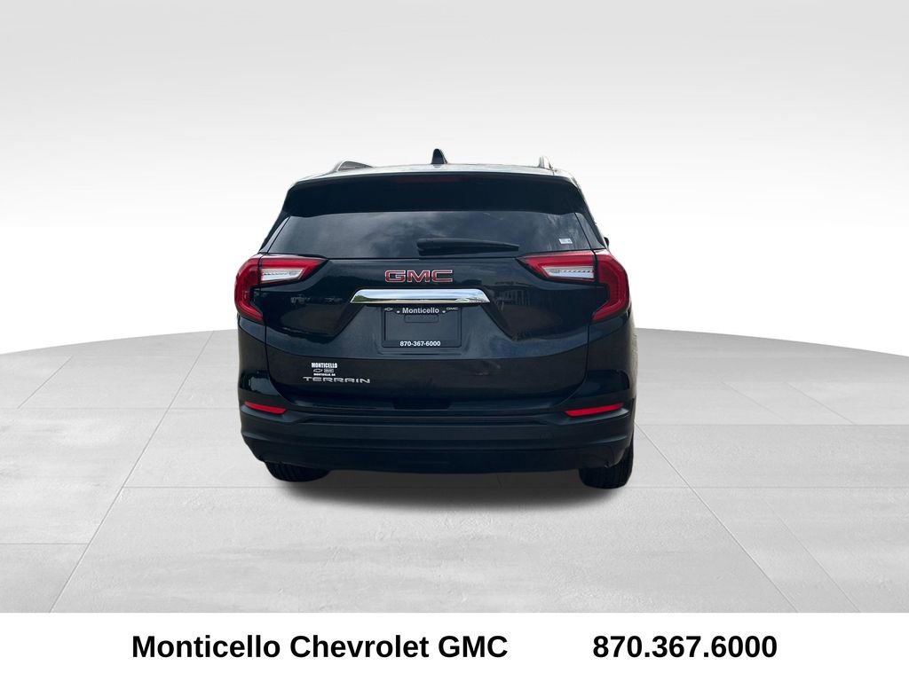 Used 2024 GMC Terrain SLE w/ Driver Convenience Package FWD image 4