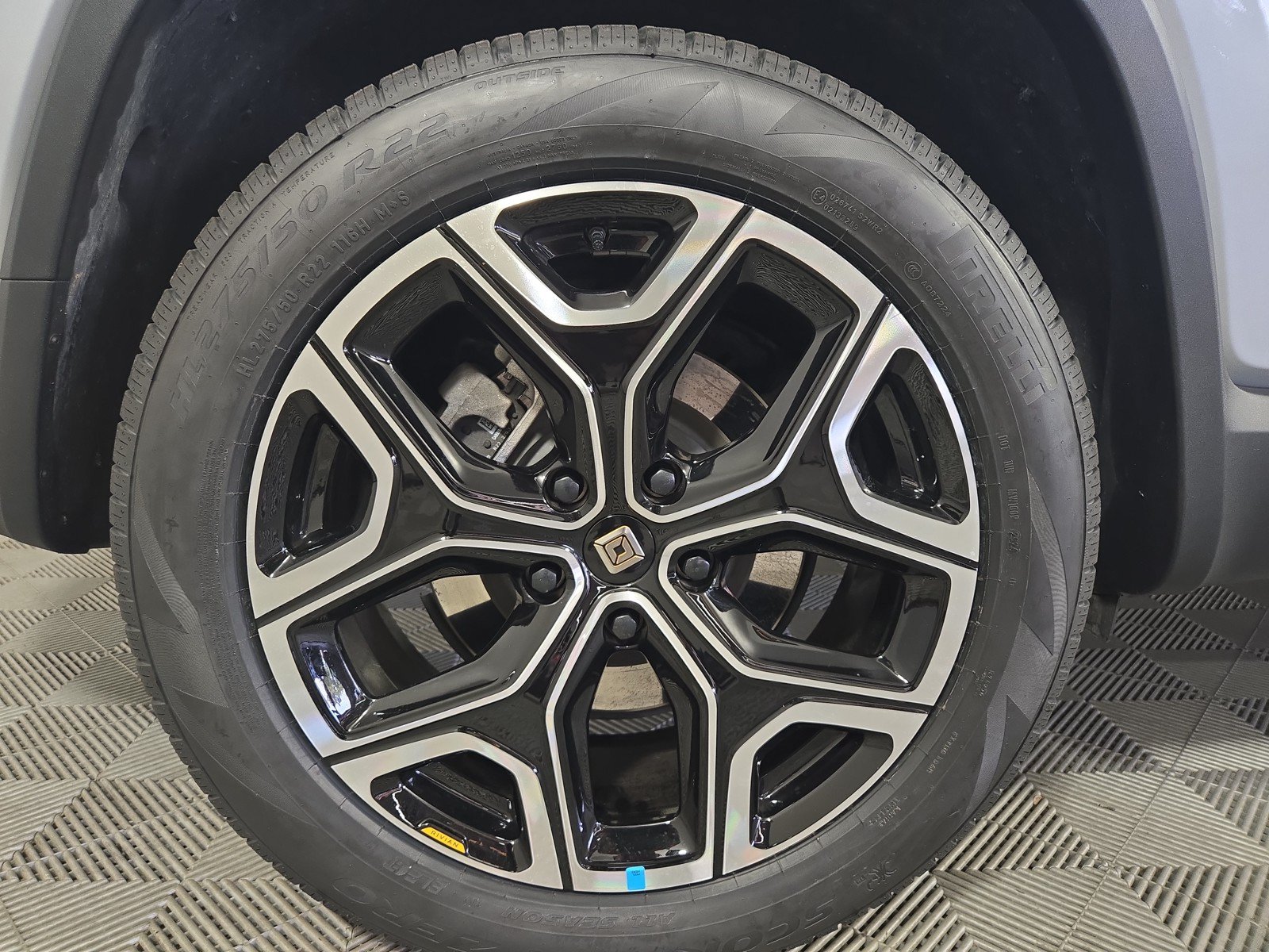 Used 2024 Rivian R1S Adventure AWD/4WD image 12