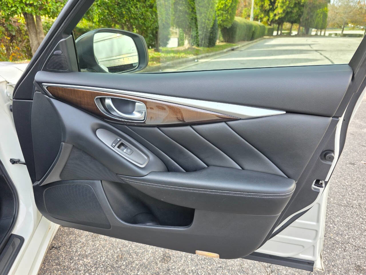 Used 2018 INFINITI Q50 Luxe w/ Essential Package (3.0T Luxe) image 35