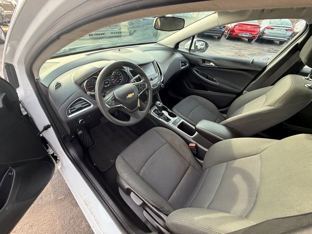 Used 2017 Chevrolet Cruze LT image 21