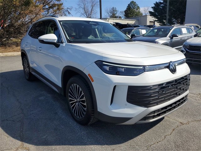 Certified 2025 Volkswagen Tiguan S image 3